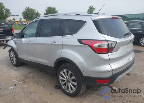 2017 Ford Escape Titanium z USA, uszkodzony, nr VIN 1FMCU9JD7HUB87034